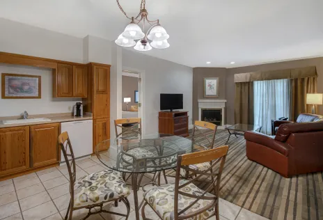 cbr 2 bed golf suite stay at cypress bend resort